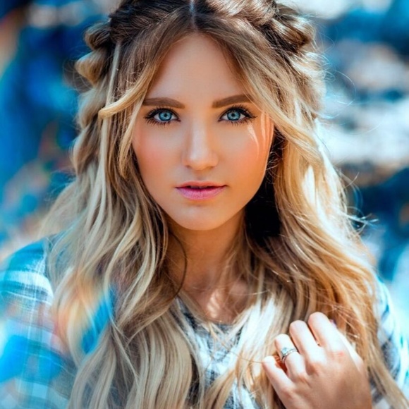 Meet your Posher, Savannah - Picture 3 of 4